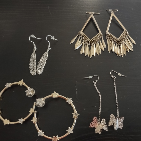 Jewelry - 4 Pair of Earrings
